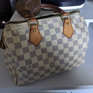 Louis Vuitton Speedy 25 bag w/damage